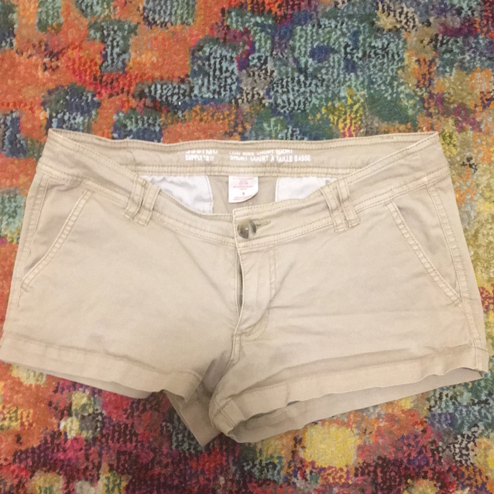 Mossimo size 8 low rise khaki shorts